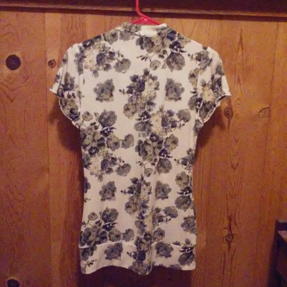 Maurices Ruffled Floral Blouse - Picture 5 of 5